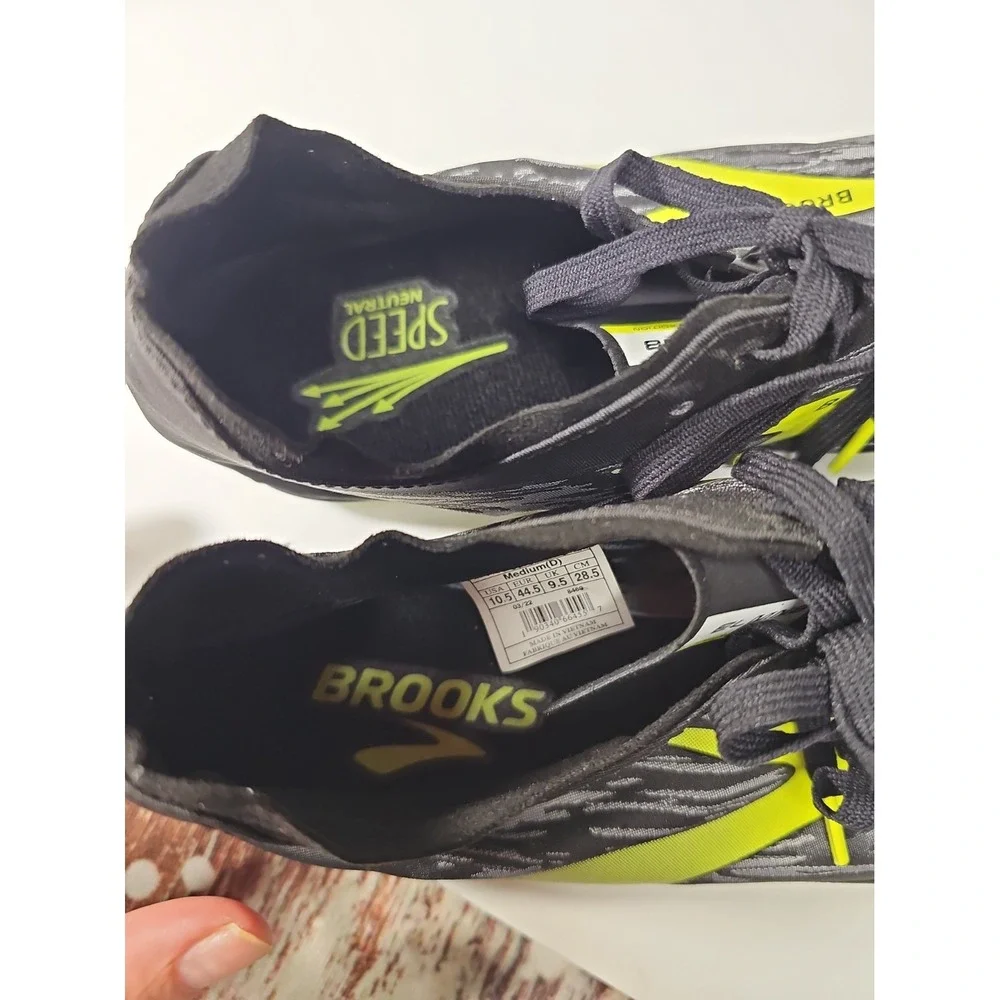 Brooks ELMN8 v5 Track Field Spike Shoes Mens 10.5 D Lightweight Sprint Distance